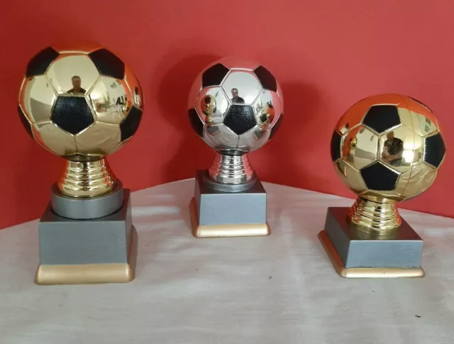 Pokal 3er Serie Fußball Ball Pokale gold Figur & Mundschutz Gravur 2020