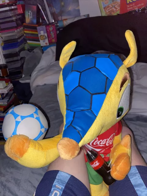 Coca Cola FIFA Fussball-Weltmeisterschaft Brasilien Plüschtier offizielles Maskottchen Fuleco sehr selten