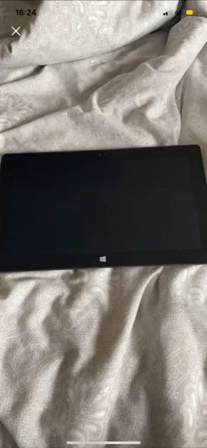 Microsoft 7XR-00003 Surface RT 32GB Wi-Fi 10.6 inch Tablet - Black