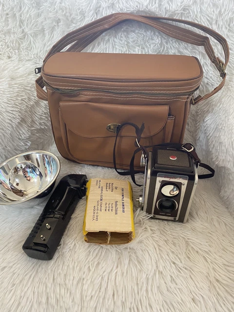 VINTAGE 1950s KODAK DUAFLEX IV CAMERA In Original Bag W/ FLASH & BULBs