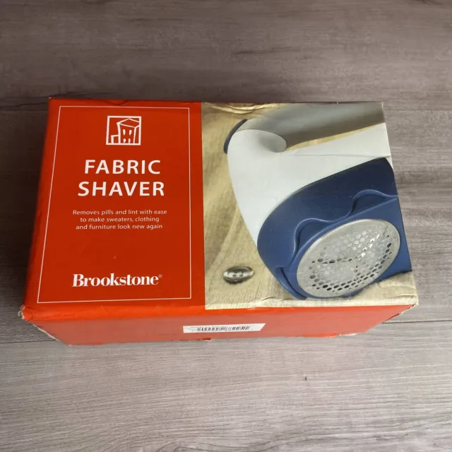 Brookstone White & Blue Handheld Adjustable Fabric Shaver Remove Pills and Lint
