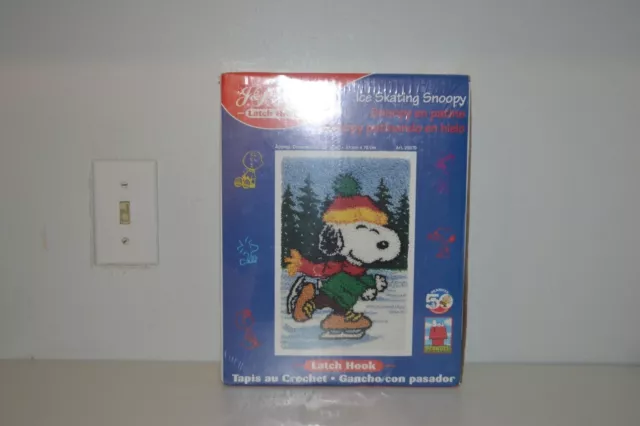 J & P Coats Peanuts ICE SKATING SNOOPY  Latch Hook Kit 20" x 30" New Sealed