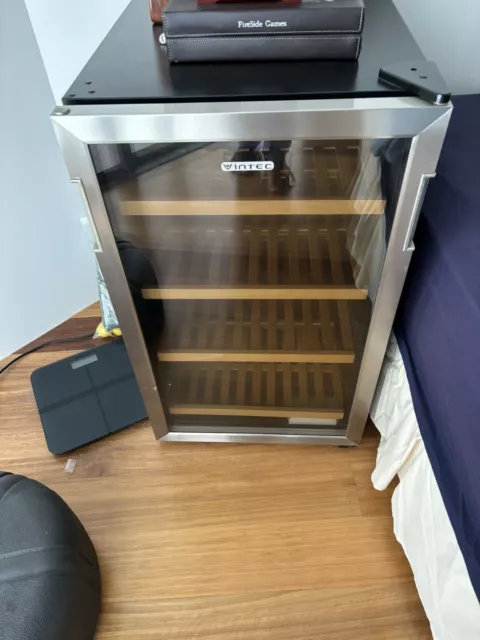 Vintec V30SGe 30 Bottle Wine Fridge Used Working Condition, may need Service