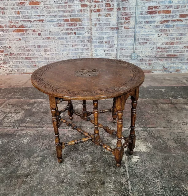 19th century English Drop leaf Oak Round Gateleg Table