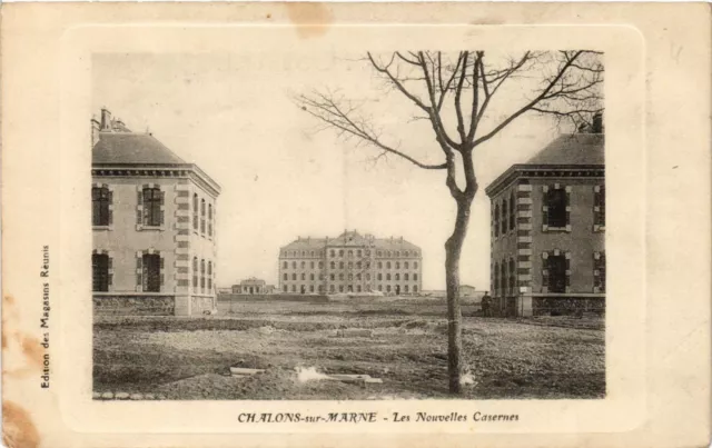 CPA CHALONS-sur-MARNE - Les Nouvelles Casernes (742738)