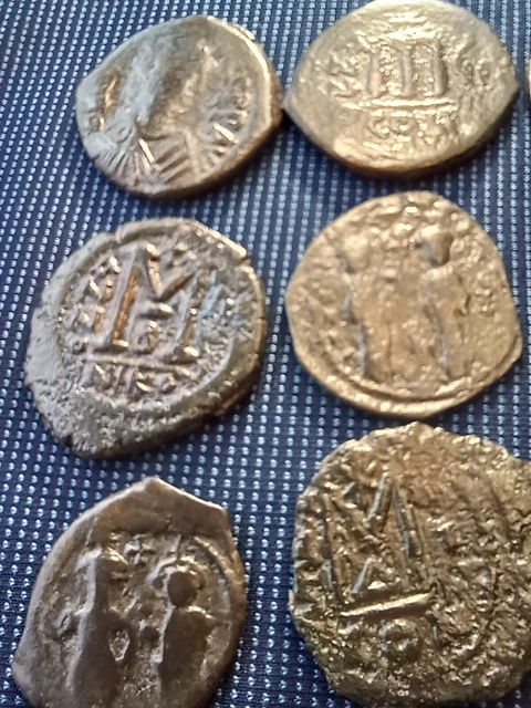 1 - BYZANTINE KING COIN - BRONZE FOLLIS/I IS A 20 NUMMI - 24-30 mm LOT R31