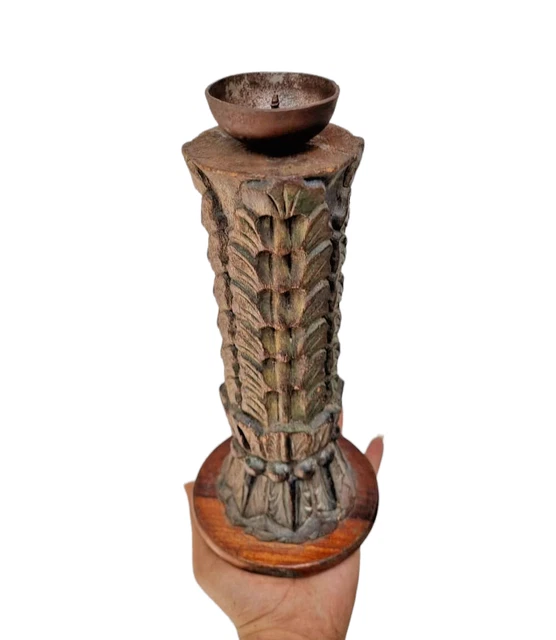 Candelabro en relieve de diseño artesanal fino de madera y hierro antiguo...