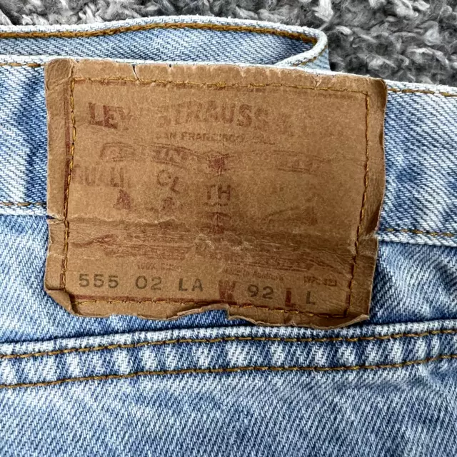 80s Levis 555 vintage denim jeans mens sizing W32 L35 made in Australia tapered 2