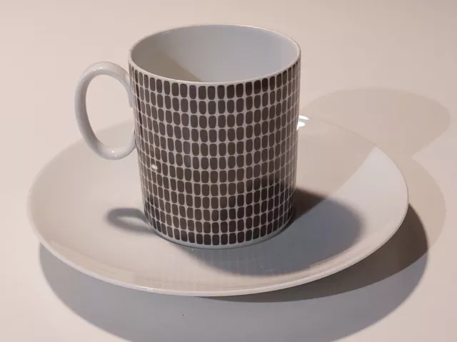 Tasse mit Untertasse, Thomas Medaillon Onyx, sehr gut erhalten