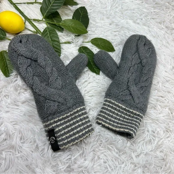 Lululemon Grey Cable Knit Fuzzy Lined Mittens