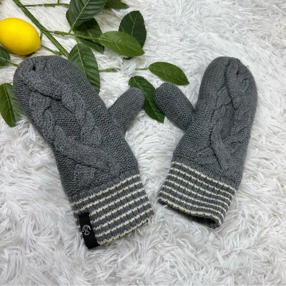 Lululemon Grey Cable Knit Fuzzy Lined Mittens