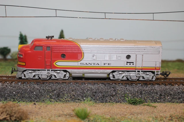 Kato H0 - 37-021 - Locomotora diésel - GP35 EMD 2804