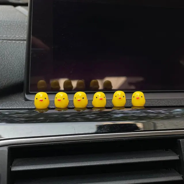 1/5PCS Mini Cute Yellow Chick Ornaments Car Interior Dashboard Resin Y4R9