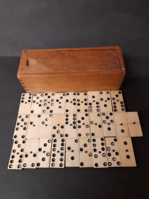 Antikes Set Dominosteine in Holzkiste