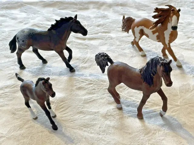 Lot of 4 Schleich Horses Arabian Stallion, Arabian Foal, Appaloosa & Pinto