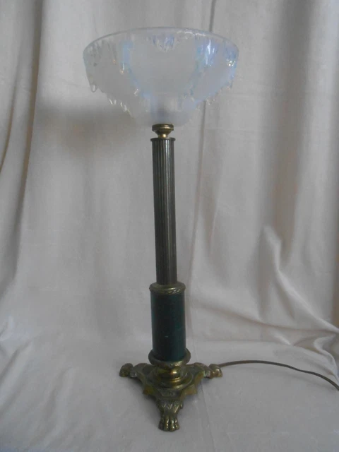ancienne lampe en bronze style empire tulipe opalescent signé EZAN France
