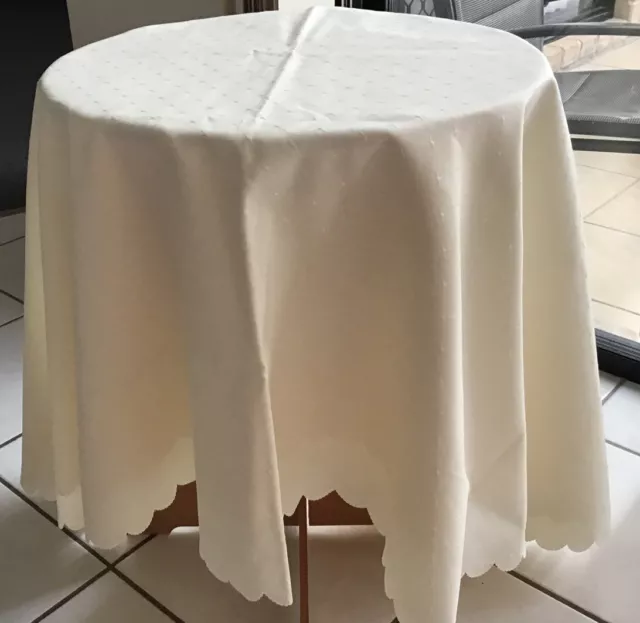 Round Tablecloth Polyester Cream With Scalloped Edge  180cm