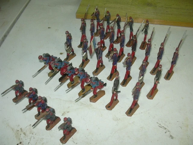 33 Petits Soldats Plomb Demi Plat  Guerre 14-18