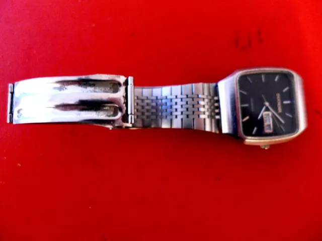 Dekorative Dugena Quartz Uhr  mit Datum &  Sekundenanzeige. Metall Armband