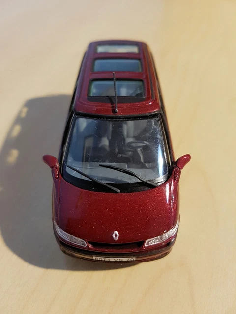 1/43. Renault Espace III 2,2 RXE. Universal Hobbies. 1996. TBE.
