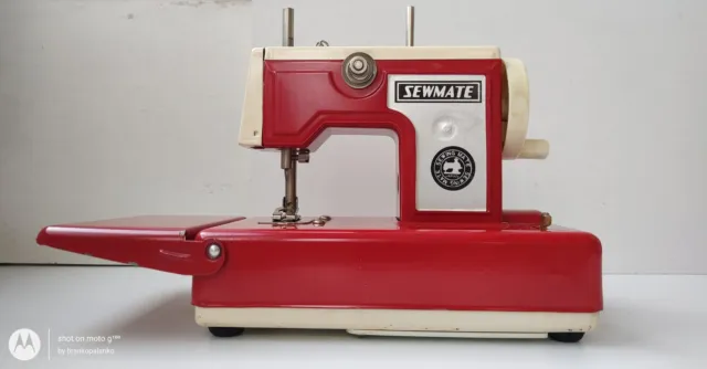 Máquina de coser SEWMATE niños de Japón en muy buen estado en funcionamiento.