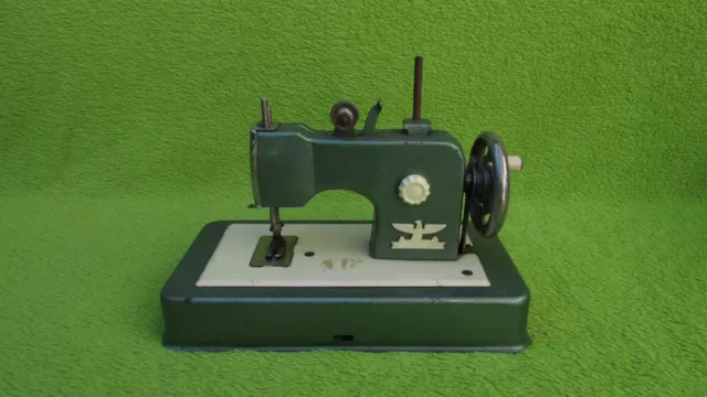 Alte Kindernähmaschine Blechspielzeug Nähmaschine CASIGE West Germany um 1960