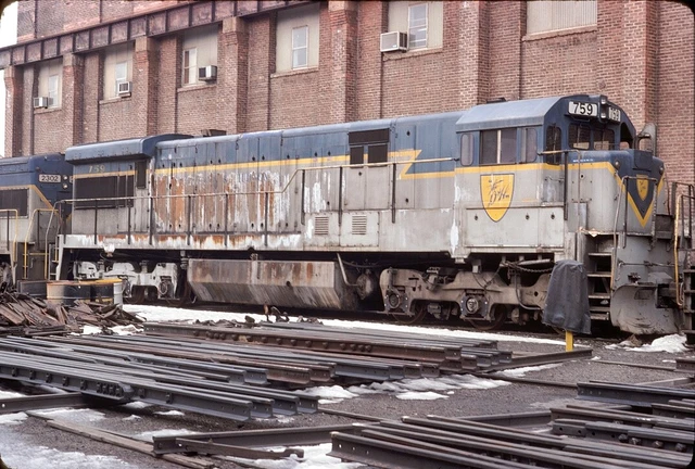 Delaware & Hudson (DH) - U33C - #759 - Original 35mm Slide
