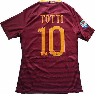 100% Cotone Scritte Giallorosse Modello Aeterna T Shirt Ufficiale Roma Colore Rosso Taglie da Adulto. Prodotto su Licenza del Club 