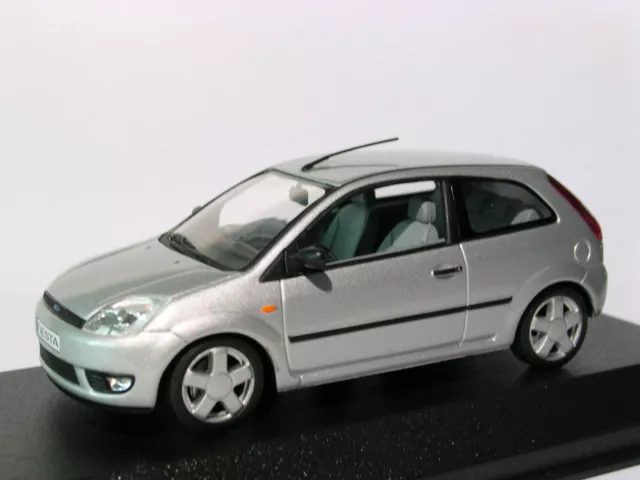 Ford Fiesta 3 portes de 2001  au 1/43 de Minichamps