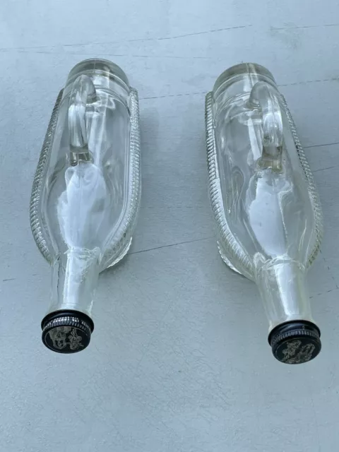 De colección 1965 Londres Cena Blanca Vino Botella Vacía en una Cesta con Asa