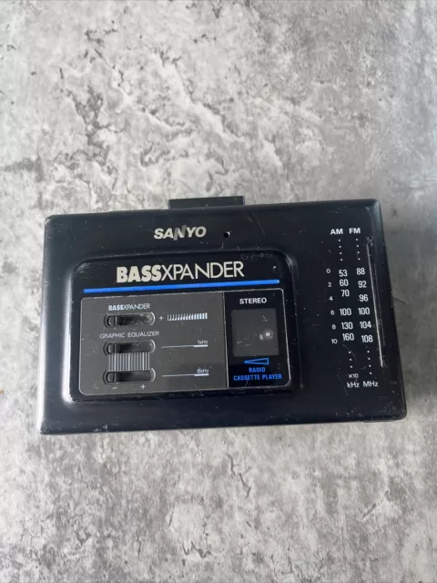 Sanyo Bassxpander M GR79 Portable FM/AM Stereo Radio Cassette Player (Walkman)