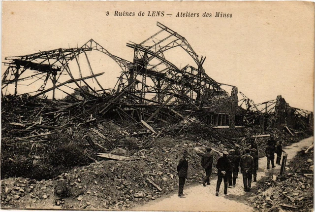 CPA AK Militaire Ruines de Lens (361783)