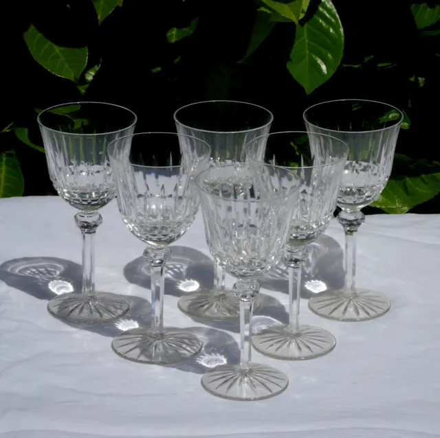Service de 6 verres à vin blanc en cristal taillé. Lorraine Haut. 14,5 cm