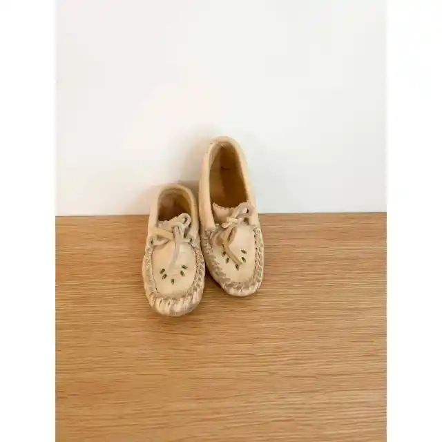 Vintage kids baby moccasins, hand beaded, shoes, slippers, leather