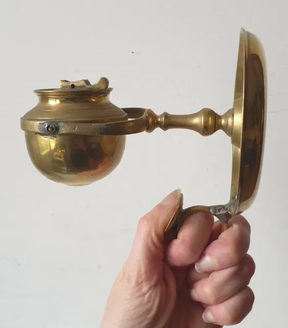Ancien lanterne lampe à huile de marine en bronze laiton bascule main bateau