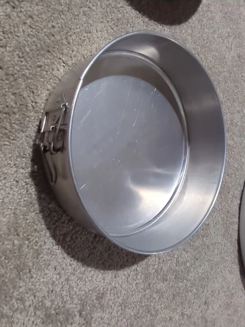 Chicago Metallic 40409 Plain 9" Spring Form Cake Pan
