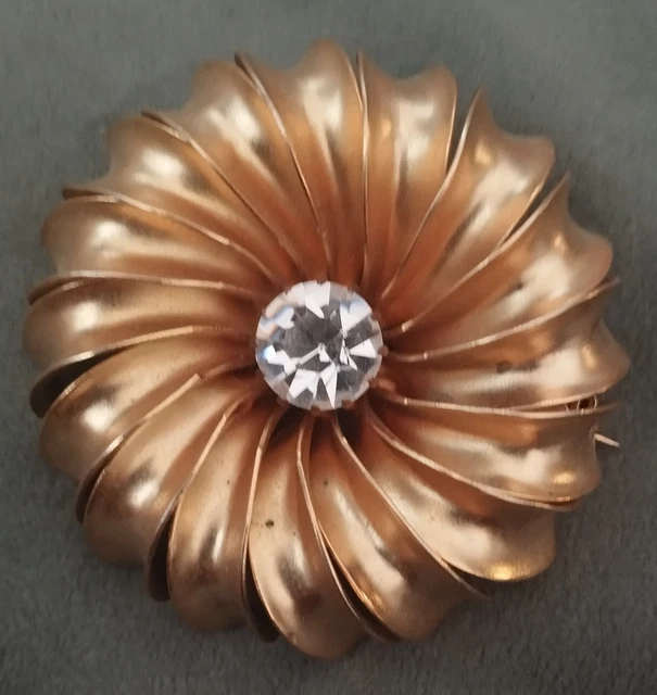 Avalaya Broche vintage en métal doré vieilli avec fausses perles et strass - Longueur : 5,5 cm, Perle, Perle