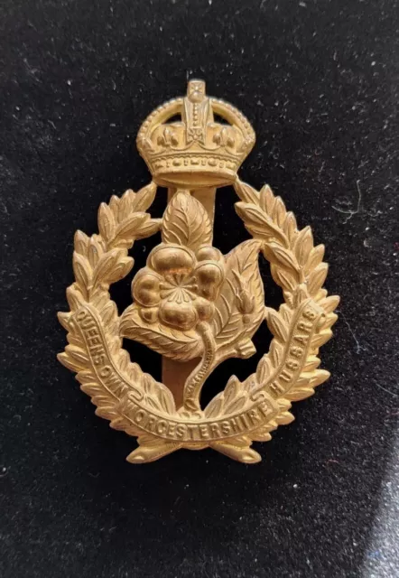 WW2 era Queen's Own Worcestershire Hussars Brass Cap Badge British Military