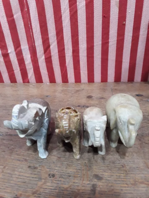 lot de 4 éléphants en pierres naturelles diverses