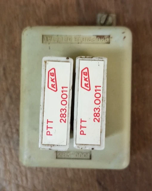 2 Fusibles porcelaine Et Ancien Porte Fusible PTT
