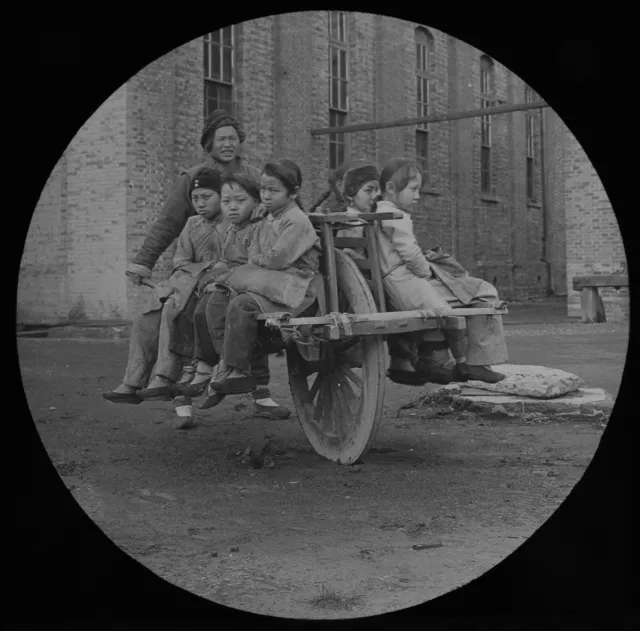 Antike Magische Laterne Schiebesmühle Hände Zur Arbeit C1900 Foto Porina