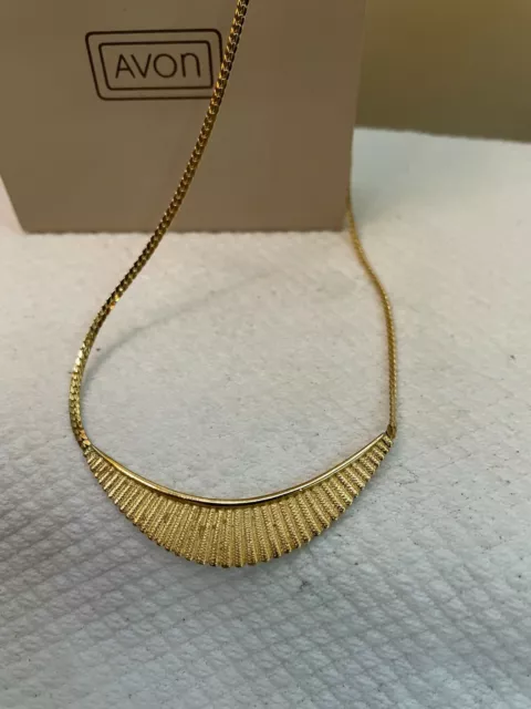 Avon Vintage 1984 Pleated Crescent Necklace - 17in