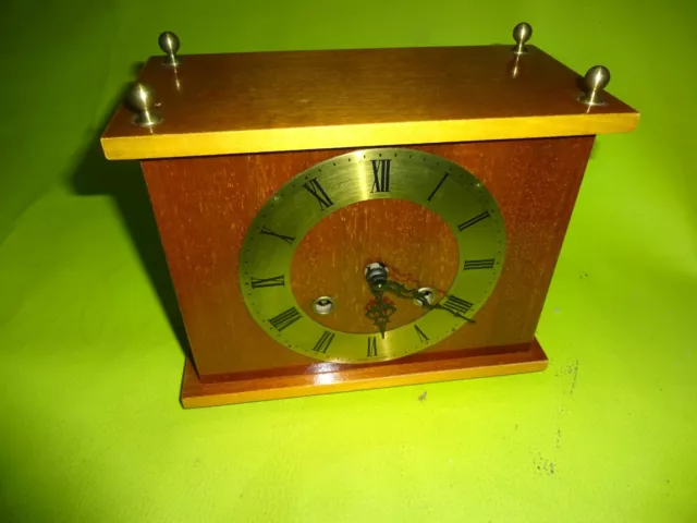 Alte DDR Uhr zum Aufziehen mit Gong Holzgehäuse