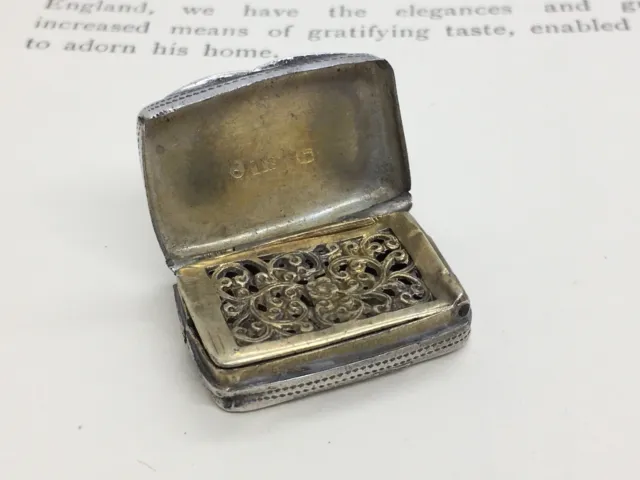 Small antique Georgian sterling silver vinaigrette bright cut detailing - worn