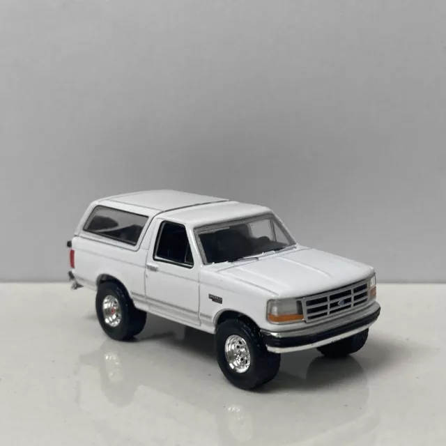 1993 93 Ford Bronco XLT Collectible 1/64 Scale Diecast Diorama Model