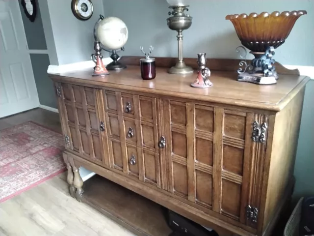 c 1930s ARTS AND CRAFTS OAK SIDEBOARD