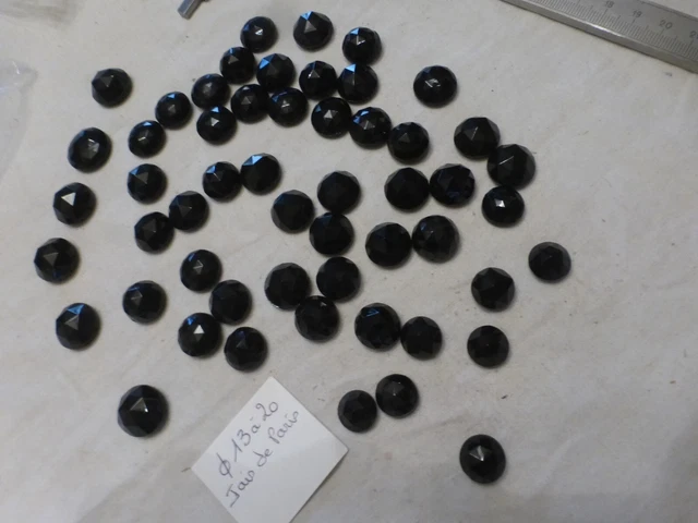 lot 25 ancienne perle navette jais de Paris forme cône art déco verre noir lot 25 ancienne perle navette jais de Paris forme cône art déco verre noir