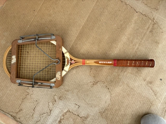 Raqueta tenis Dunlop Virginia Wade Wimbledon de segunda mano por 20 EUR en Sant Cugat del Vallès en WALLAPOP