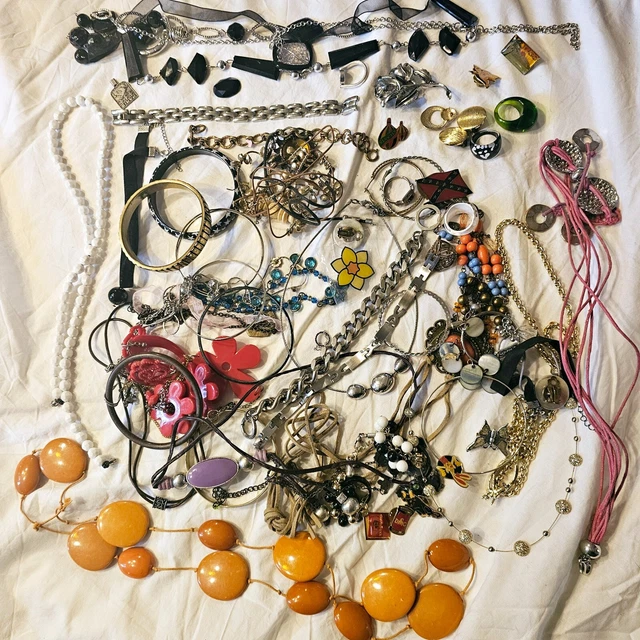 Comment les bijoux vintages redéfinissent la mode contemporaine