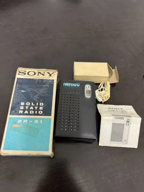 Sony 2R-31 Solid State Vintage Radio MW 70s Pocket Size Collectible ICF Japan